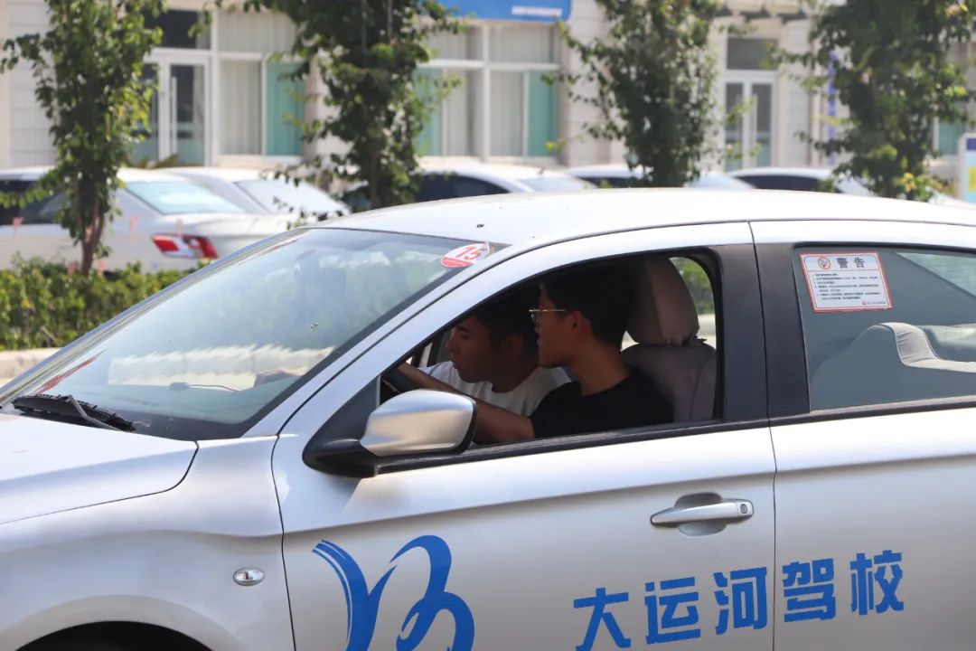 【濟寧大運河駕?！俊暗谑畬脤W(xué)車夏令營”第一批大學(xué)生順利拿證！(圖3)